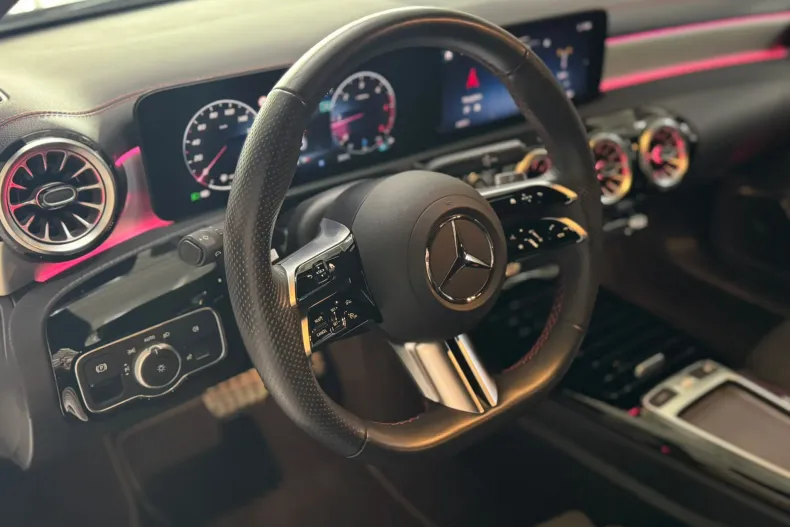 Mercedes-Benz CLA 200 (Clasa CLA) din 2024 cu 42.300 km - oferta MER250863 - foto 10