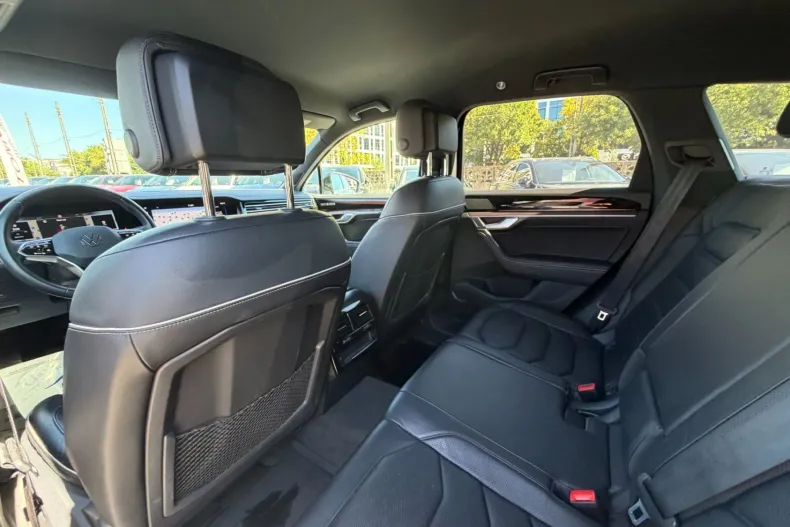 Volkswagen Touareg din 2024 cu 98.119 km - oferta VOL250868 - foto 20