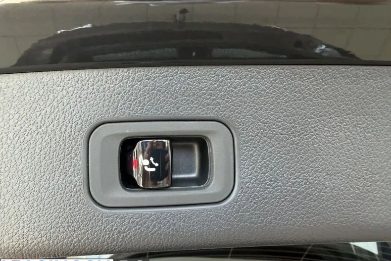Mercedes-Benz GLC din 2025 cu 12.900 km - oferta MER250892 - foto 10