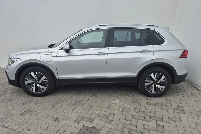 Volkswagen Tiguan din 2021 cu 104.276 km - oferta VOL250975 - foto 2