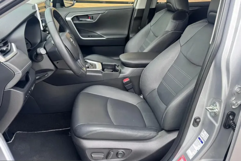 Toyota RAV4 din 2022 cu 76.823 km - oferta TOY250987 - foto 9