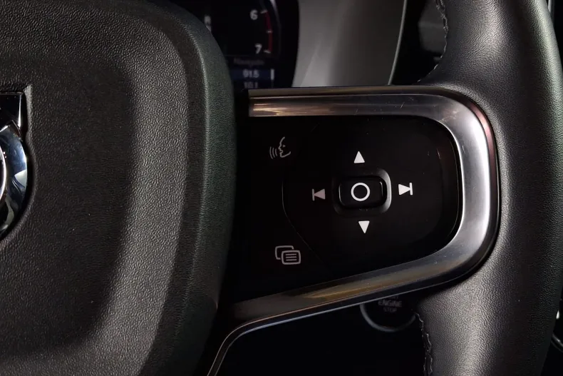 Volvo XC40 din 2021 cu 102.446 km - oferta VOL251008 - foto 16