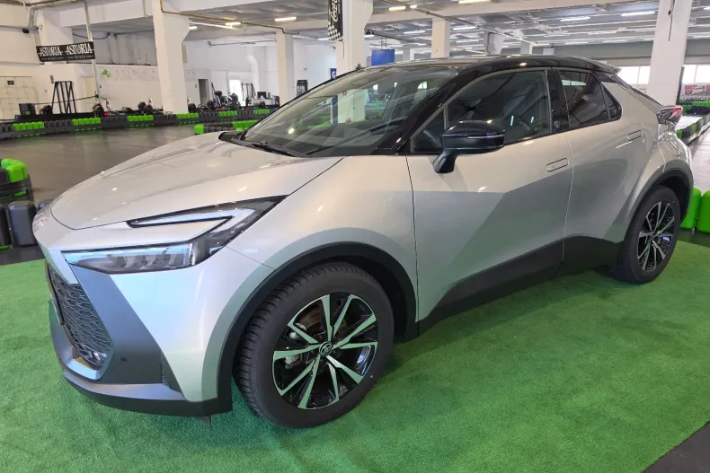 Toyota C-HR din 2024 cu 5.200 km - oferta TOY251035 - foto 4