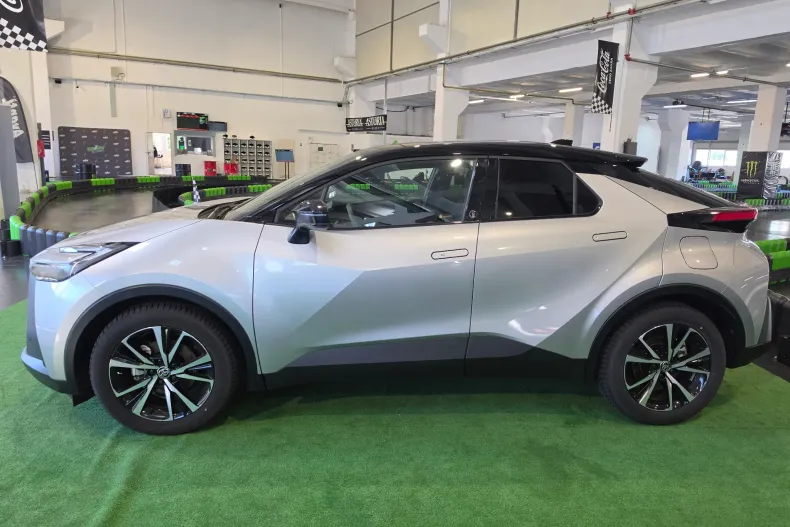 Toyota C-HR din 2024 cu 5.200 km - oferta TOY251035 - foto 5