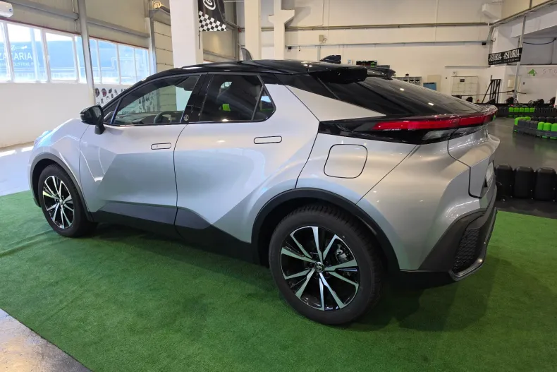 Toyota C-HR din 2024 cu 5.200 km - oferta TOY251035 - foto 6