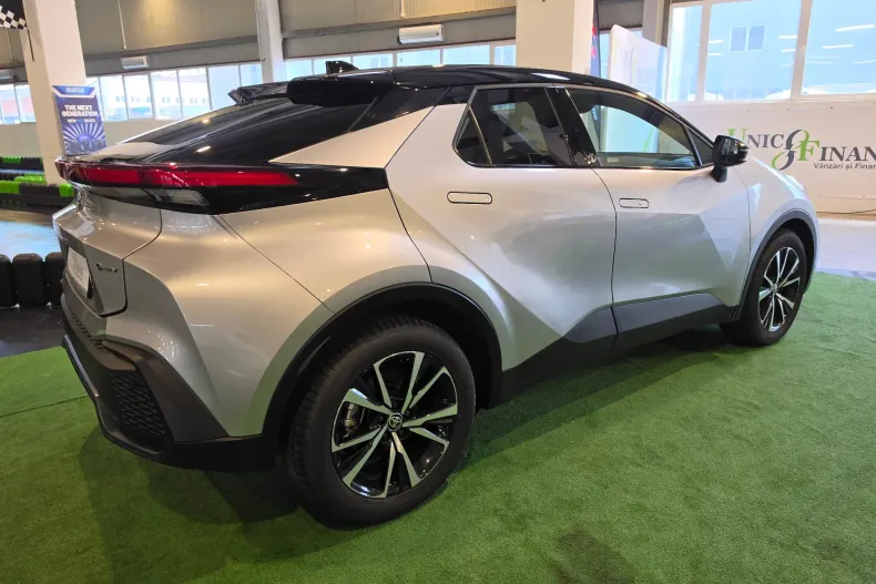 Toyota C-HR din 2024 cu 5.200 km - oferta TOY251035 - foto 10