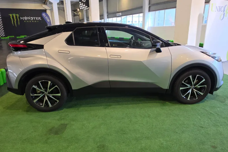 Toyota C-HR din 2024 cu 5.200 km - oferta TOY251035 - foto 11