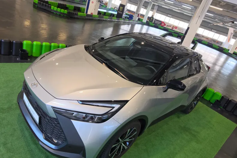 Toyota C-HR din 2024 cu 5.200 km - oferta TOY251035 - foto 14