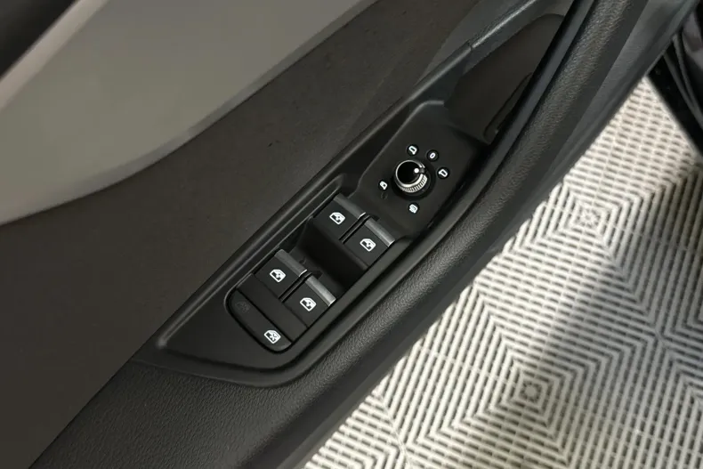 Audi A4 din 2022 cu 53.213 km - oferta AUD251047 - foto 13