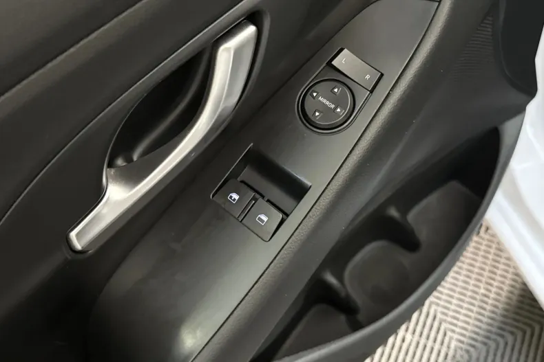 Hyundai i30 din 2022 cu 67.394 km - oferta HYU251069 - foto 13