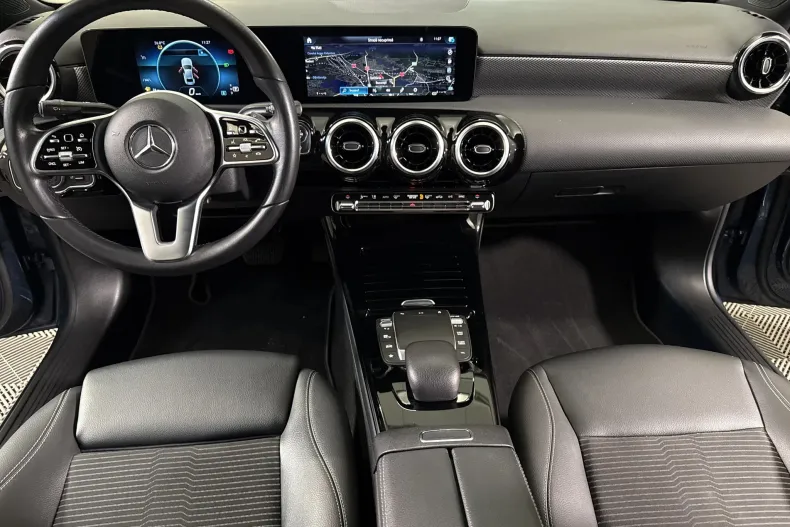Mercedes-Benz A 200 (Clasa A) din 2022 cu 67.420 km - oferta MER251070 - foto 9