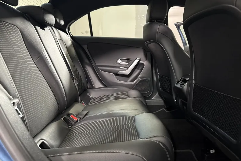 Mercedes-Benz A 200 (Clasa A) din 2022 cu 67.420 km - oferta MER251070 - foto 12