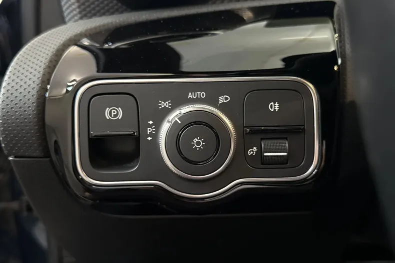 Mercedes-Benz A 200 (Clasa A) din 2022 cu 67.420 km - oferta MER251070 - foto 15