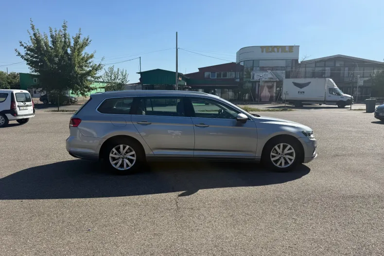 Volkswagen Passat din 2023 cu 140.630 km - oferta VOL251075 - foto 10