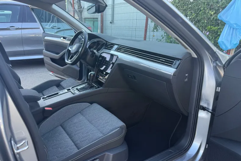 Volkswagen Passat din 2023 cu 140.630 km - oferta VOL251075 - foto 22