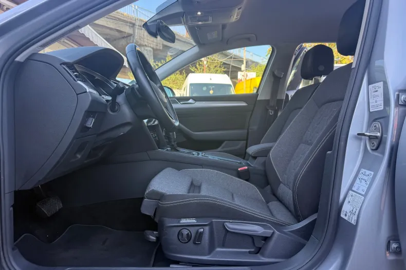 Volkswagen Passat din 2023 cu 140.630 km - oferta VOL251075 - foto 26