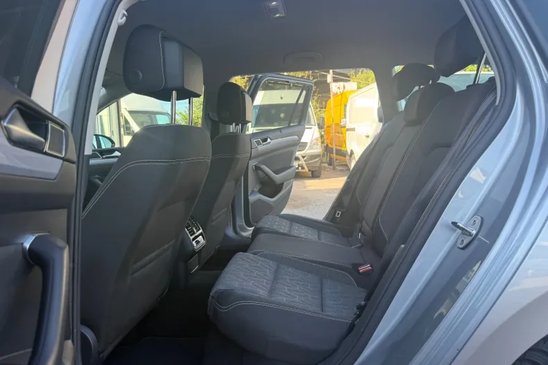 Volkswagen Passat din 2023 cu 140.630 km - oferta VOL251075 - foto 27