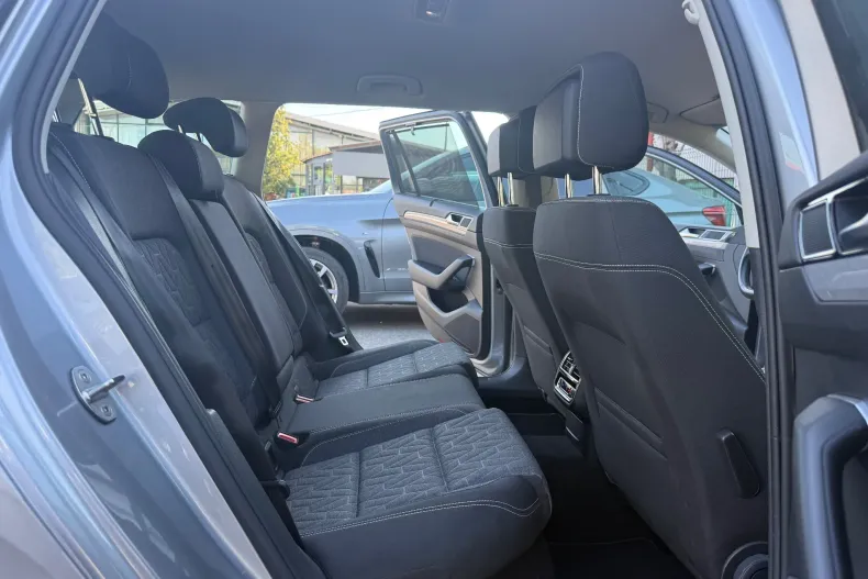 Volkswagen Passat din 2023 cu 140.630 km - oferta VOL251075 - foto 28