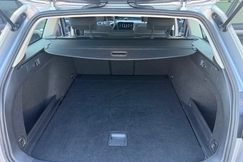 Volkswagen Passat din 2023 cu 140.630 km - oferta VOL251075 - foto 37