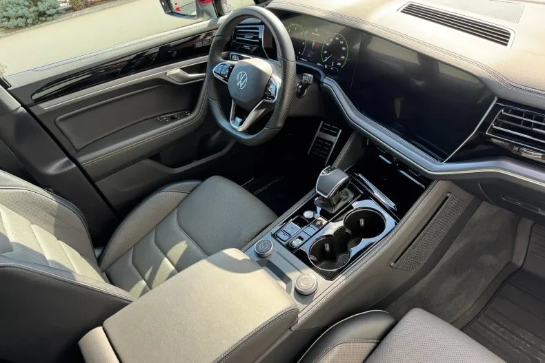 Volkswagen Touareg din 2024 cu 32.000 km - oferta VOL251090 - foto 13