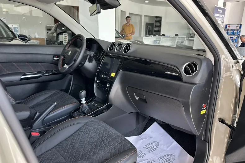Suzuki Vitara din 2026 cu 5 km - oferta SUZ251094 - foto 8