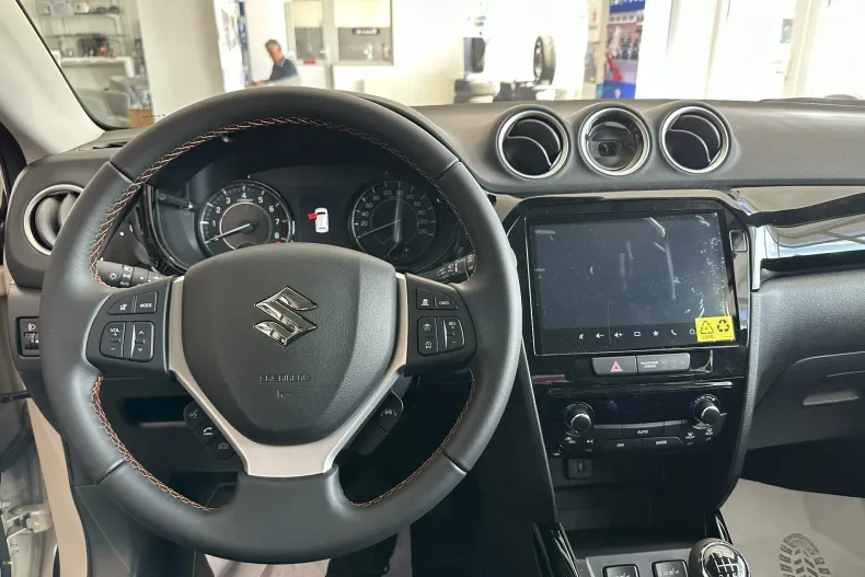 Suzuki Vitara din 2026 cu 5 km - oferta SUZ251094 - foto 14