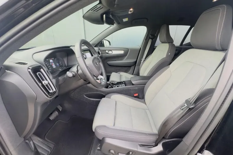 Volvo XC40 din 2022 cu 93.881 km - oferta VOL251103 - foto 11