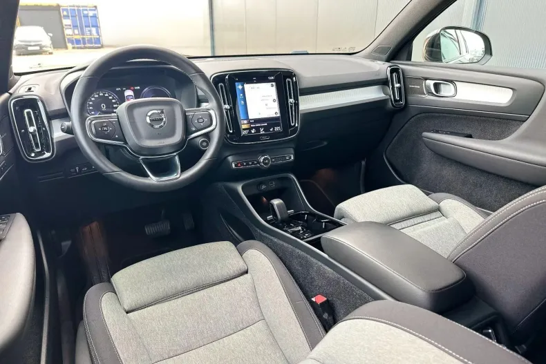 Volvo XC40 din 2022 cu 93.881 km - oferta VOL251103 - foto 14