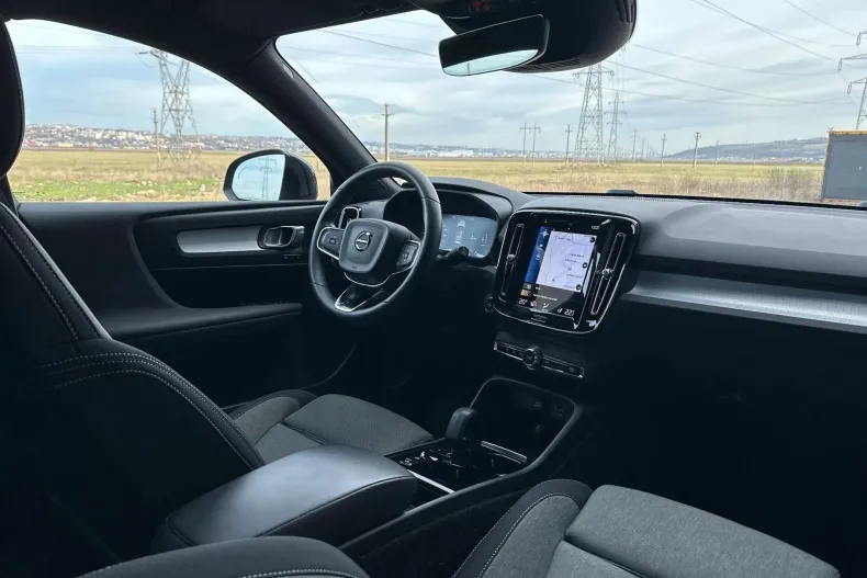Volvo XC40 din 2022 cu 93.881 km - oferta VOL251103 - foto 26