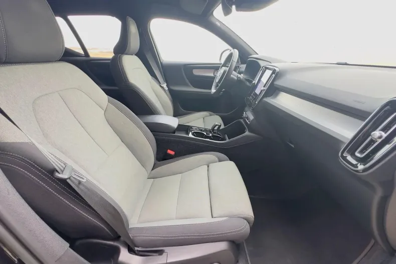Volvo XC40 din 2022 cu 93.881 km - oferta VOL251103 - foto 27