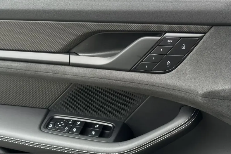 Porsche Taycan din 2023 cu 46.600 km - oferta POR251117 - foto 16