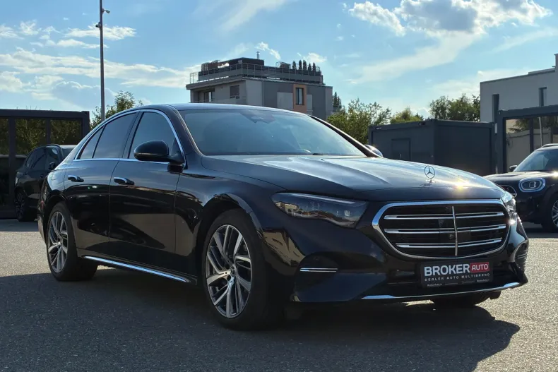 Mercedes-Benz E 300 (Clasa E) din 2024 cu 32.806 km - oferta MER251124 - foto 1