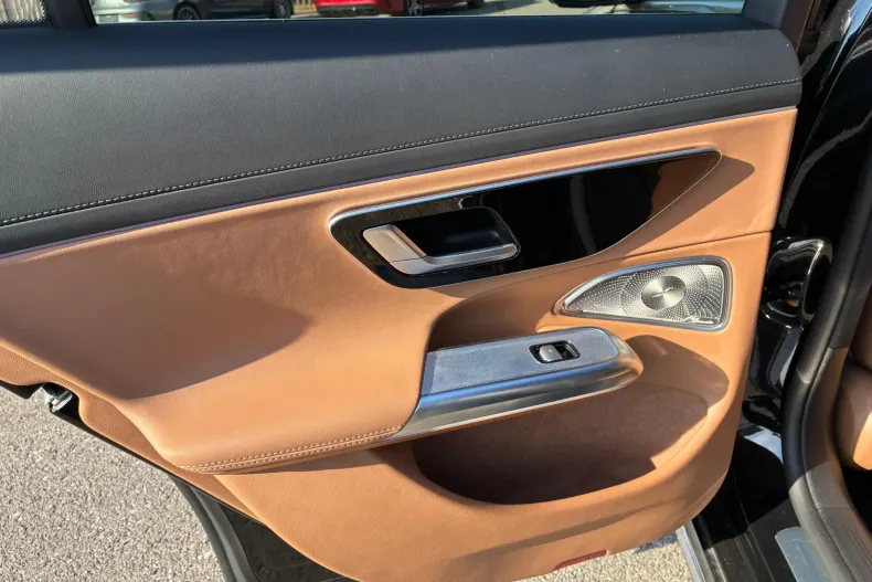 Mercedes-Benz E 300 (Clasa E) din 2024 cu 32.806 km - oferta MER251124 - foto 28