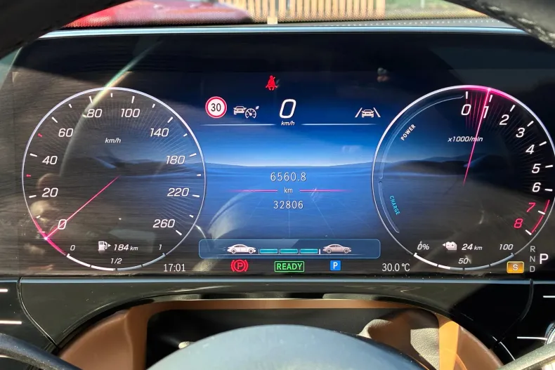 Mercedes-Benz E 300 (Clasa E) din 2024 cu 32.806 km - oferta MER251124 - foto 36