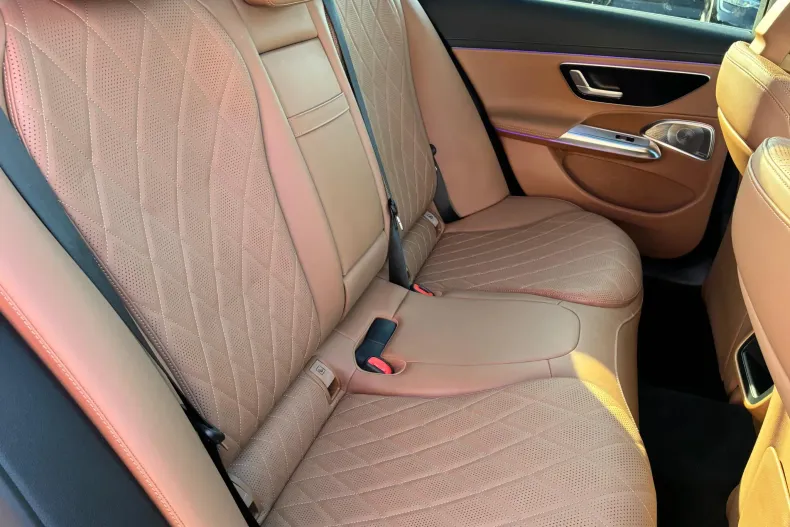 Mercedes-Benz E 300 (Clasa E) din 2024 cu 32.806 km - oferta MER251124 - foto 37