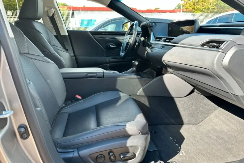 Lexus ES 300 din 2021 cu 84.315 km - oferta LEX251145 - foto 14