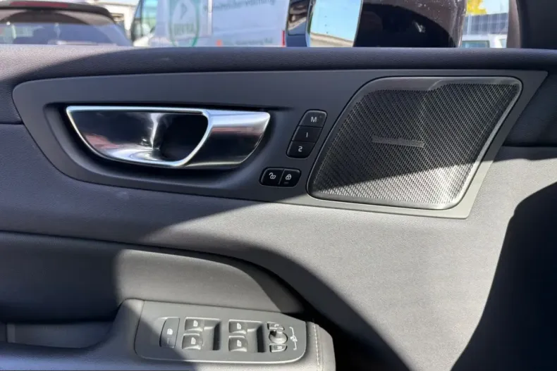 Volvo XC60 din 2022 cu 61.000 km - oferta VOL251161 - foto 19
