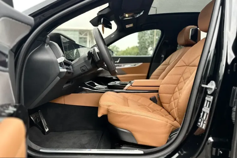 BMW 740 (Seria 7) din 2025 cu 12.250 km - oferta BMW251176 - foto 9