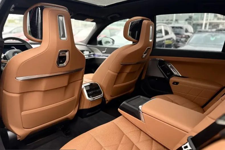 BMW 740 (Seria 7) din 2025 cu 12.250 km - oferta BMW251176 - foto 12