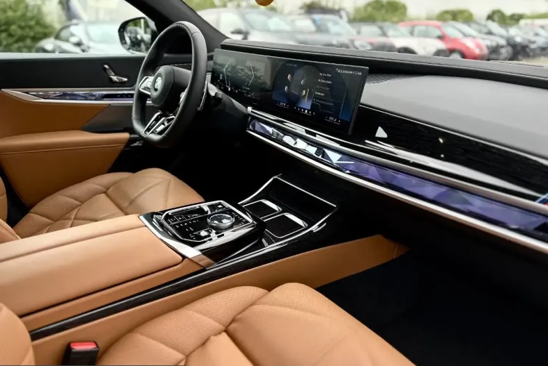 BMW 740 (Seria 7) din 2025 cu 12.250 km - oferta BMW251176 - foto 18