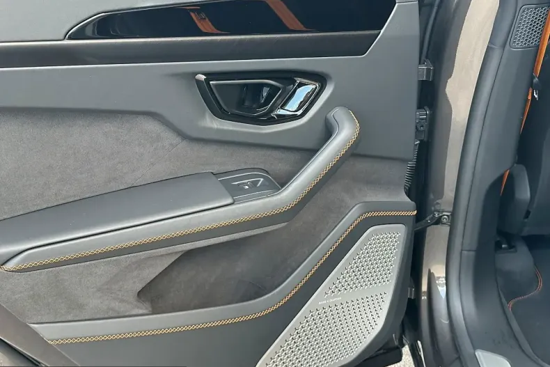 Lamborghini Urus din 2025 cu 8.990 km - oferta LAM251243 - foto 19