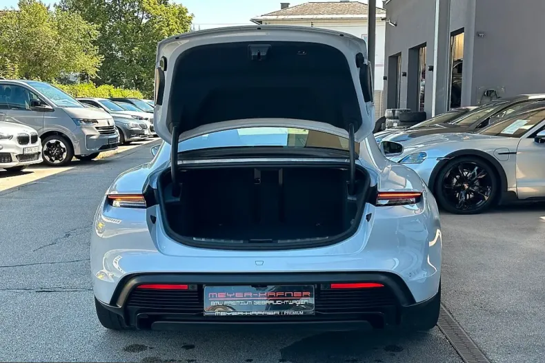 Porsche Altele din 2024 cu 27.731 km - oferta POR251248 - foto 12