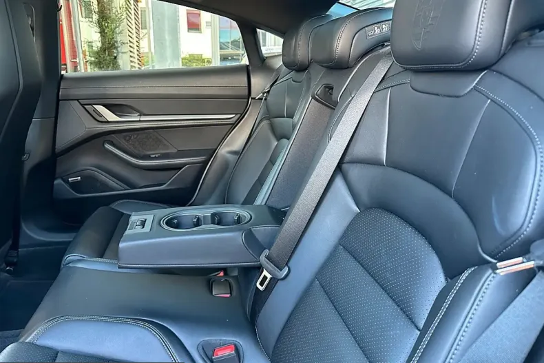 Porsche Altele din 2024 cu 27.731 km - oferta POR251248 - foto 14