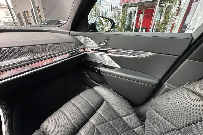 BMW i7 (Seria 7) din 2023 cu 47.391 km - oferta BMW251255 - foto 33