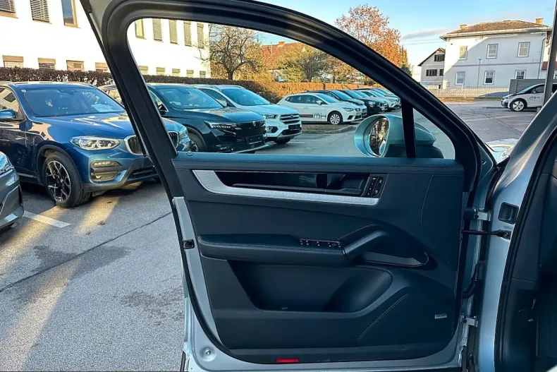 Porsche Cayenne din 2024 cu 20.870 km - oferta POR251258 - foto 30