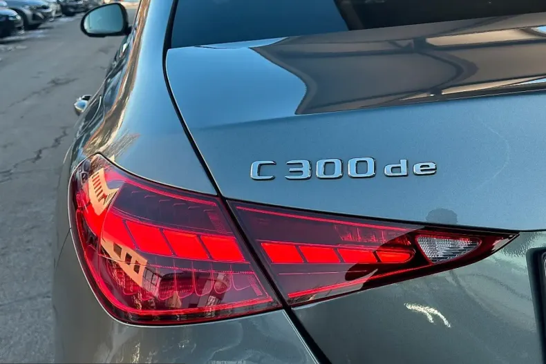 Mercedes-Benz C 300 (Clasa C) din 2024 cu 42.478 km - oferta MER251278 - foto 12