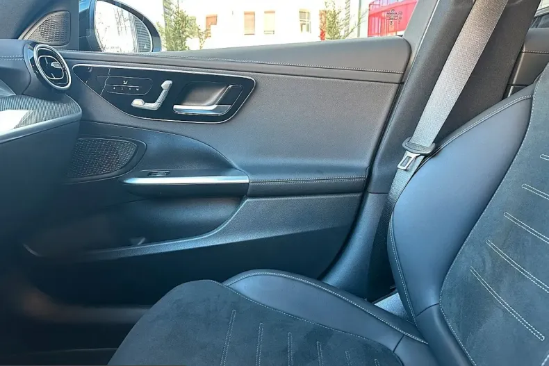 Mercedes-Benz C 300 (Clasa C) din 2024 cu 42.478 km - oferta MER251278 - foto 17
