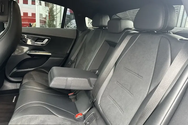 Mercedes-Benz EQE (Clasa E) din 2023 cu 32.766 km - oferta MER251281 - foto 18