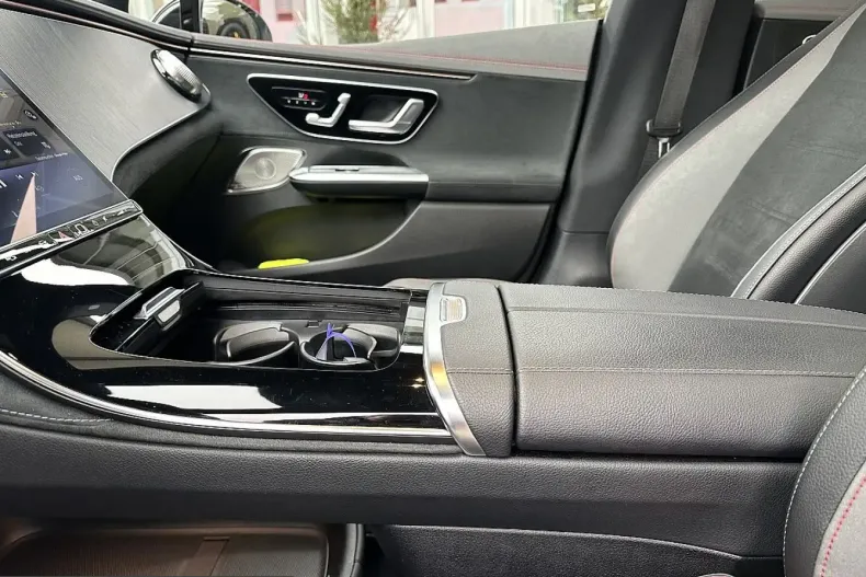 Mercedes-Benz EQE (Clasa E) din 2023 cu 32.766 km - oferta MER251281 - foto 23