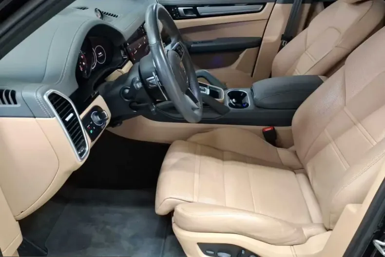 Porsche Cayenne din 2023 cu 41.053 km - oferta POR251335 - foto 7